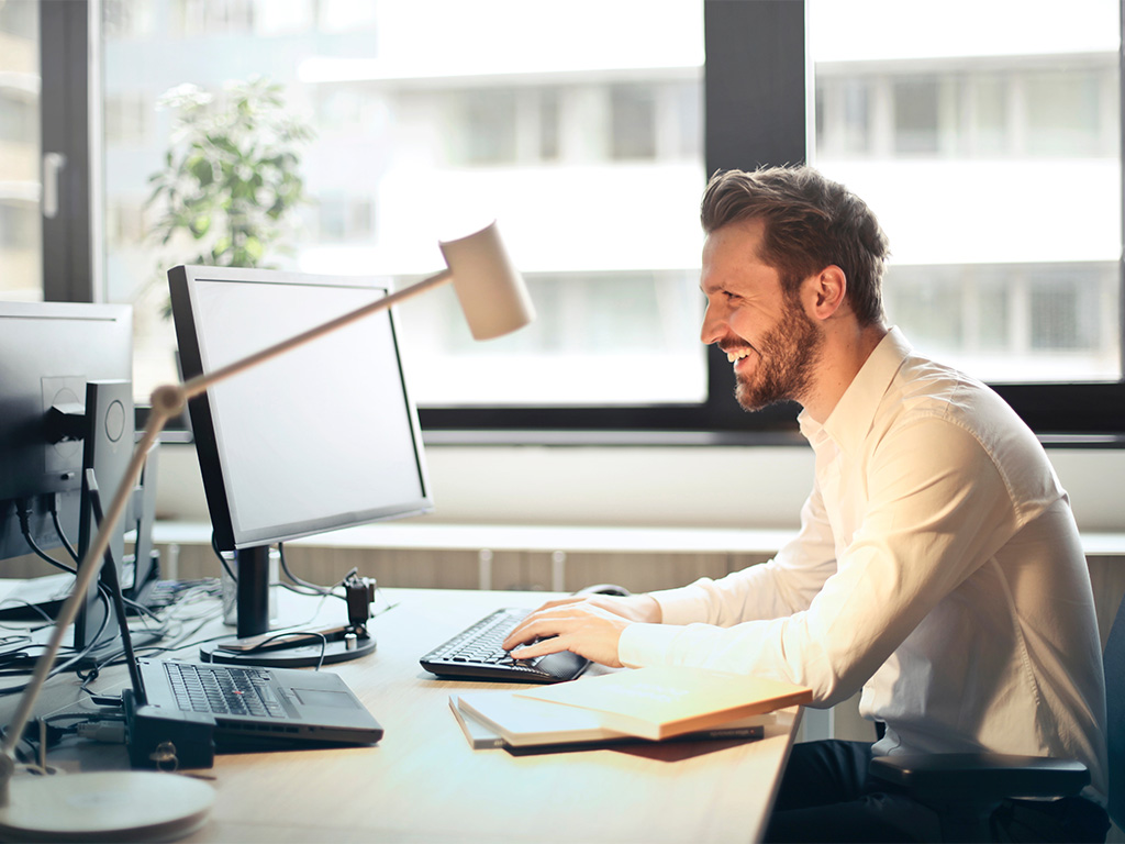 beard-chair-computer-840996